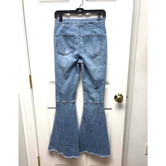 Forever 21 Light Wash Flare Jeans, High Rise, Split Rough Hem, Women's Size 27 - Picture 3 of 5